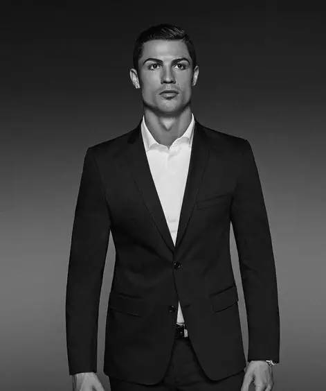 约罗：姆伯莫也会说法语，现在我们的团队就像一个大家庭