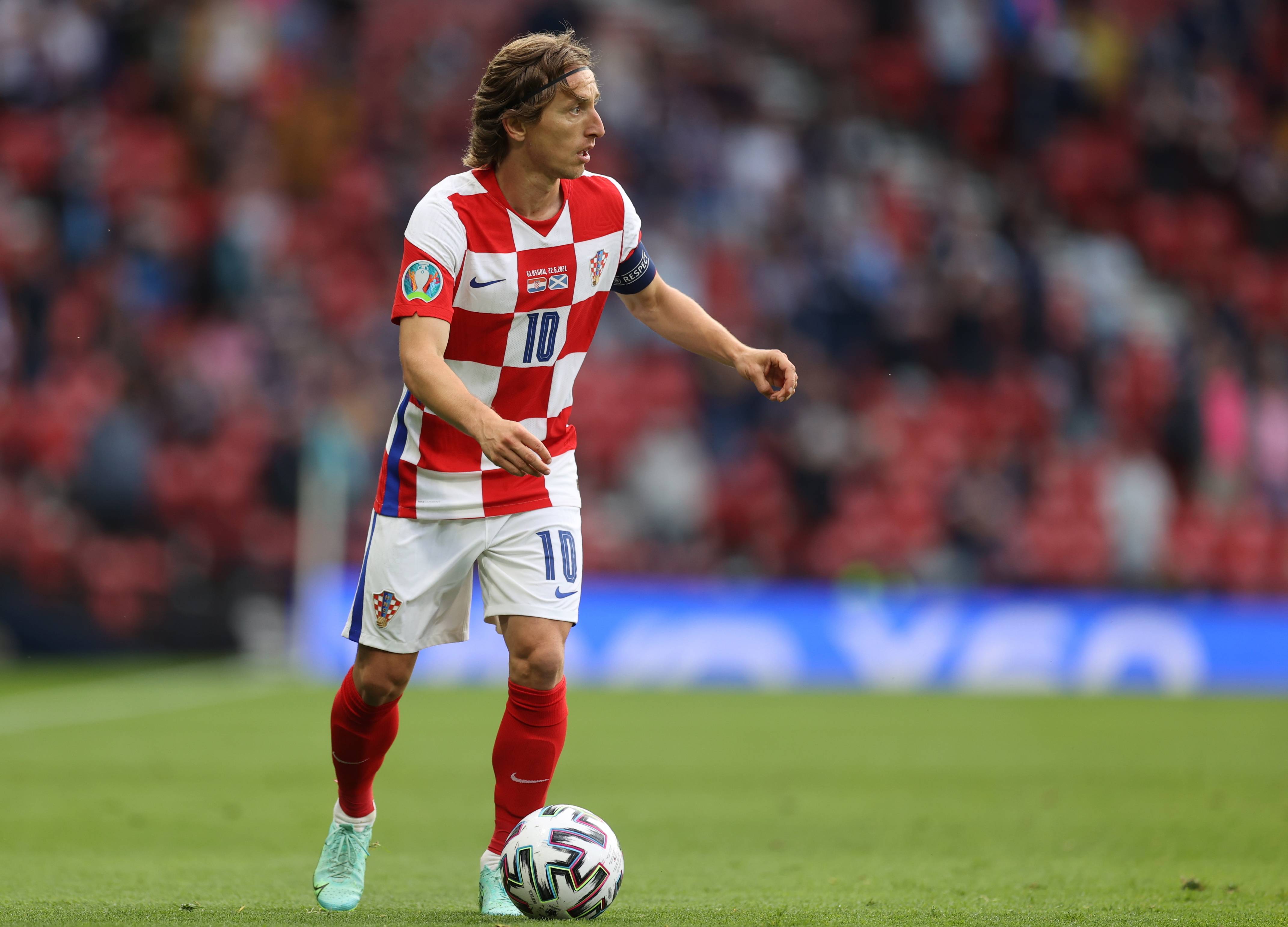 47岁斯洛特赢了！利物浦1-0创欧冠16年纪录 萨拉赫再遭炮轰