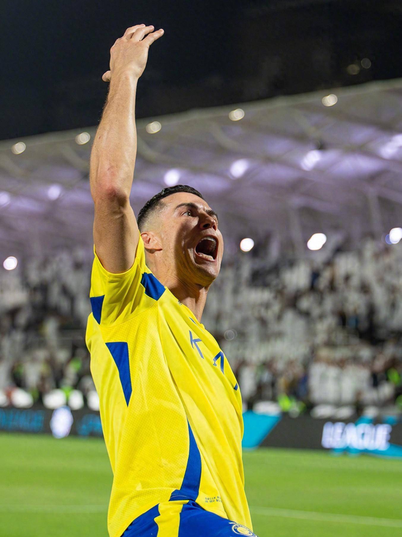 一己之力抹平分差！奎因第三节6中6狂轰21分5助攻