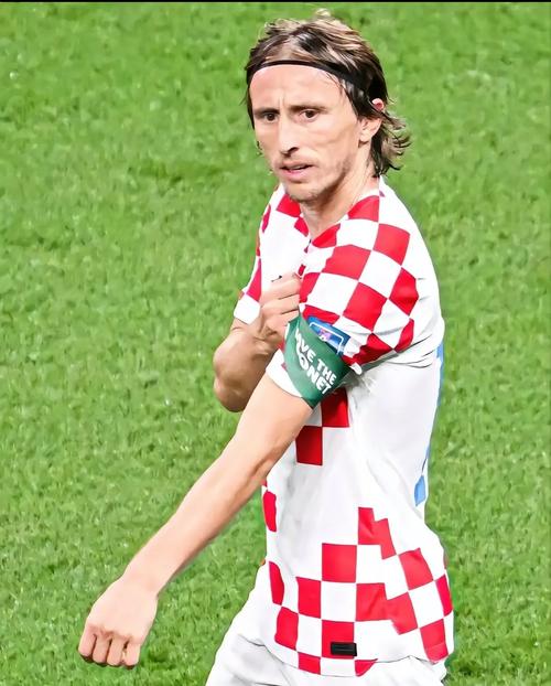 英格兰队＆曼城祝斯特林31岁生日快乐 切尔西无表示 周薪超30万镑