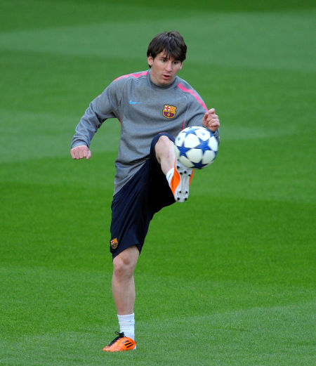 排面，泰州当地路牌上写着“苏超冠军城，泰州欢迎您”