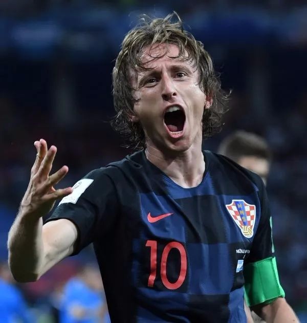 又犯规了！第二节刚上来杨瀚森补防科沃德又被裁判吹打手&已经3犯