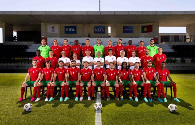 迷你罗助葡萄牙U16夺冠，乔治娜和C罗母亲现场见证